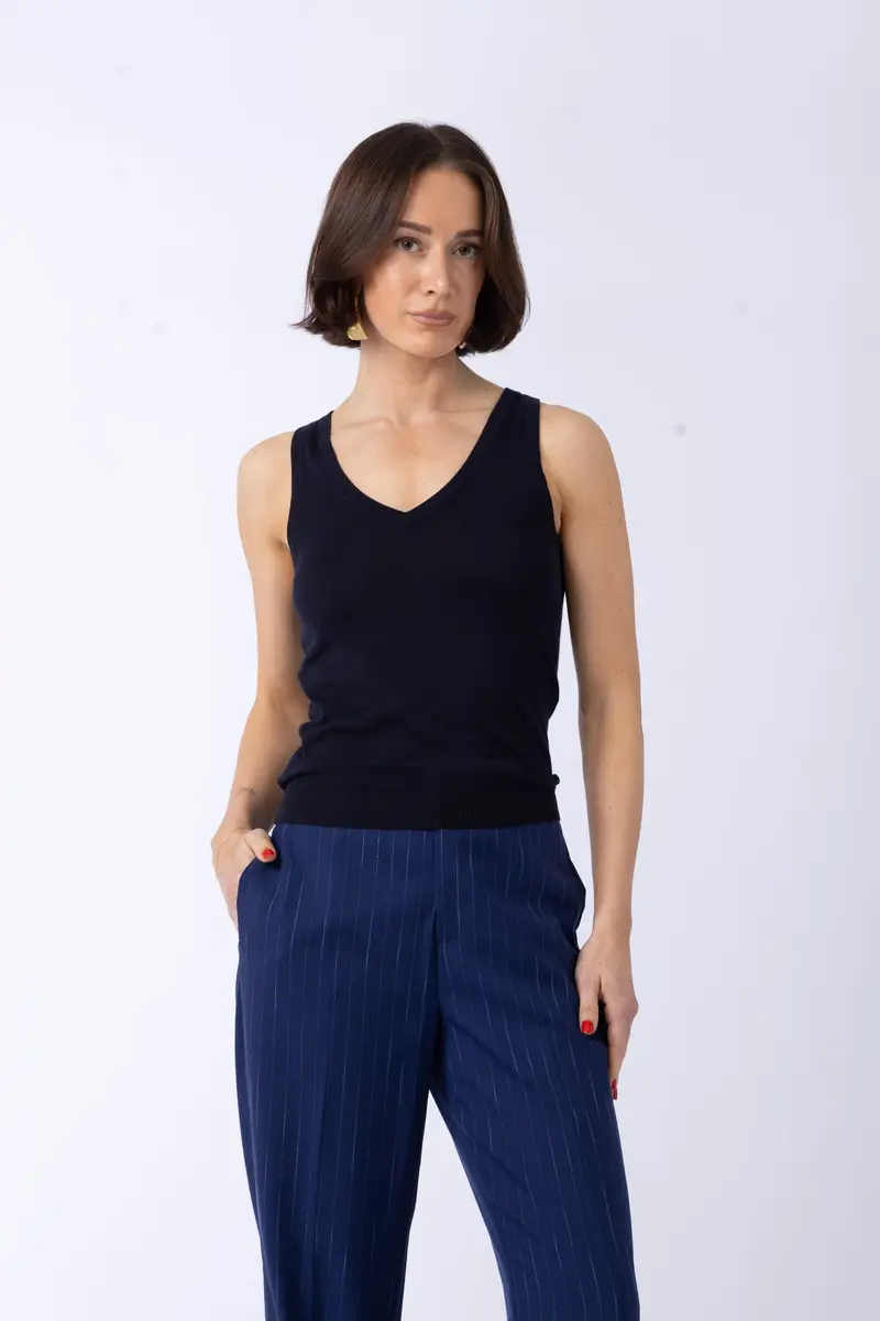 Rhodes Top - V-neck knit top in navy