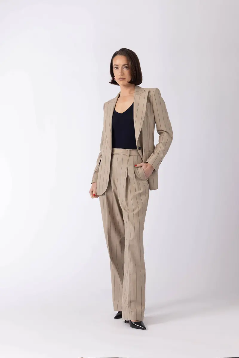 Bolsward Trousers - Straight leg pleated trousers in sand